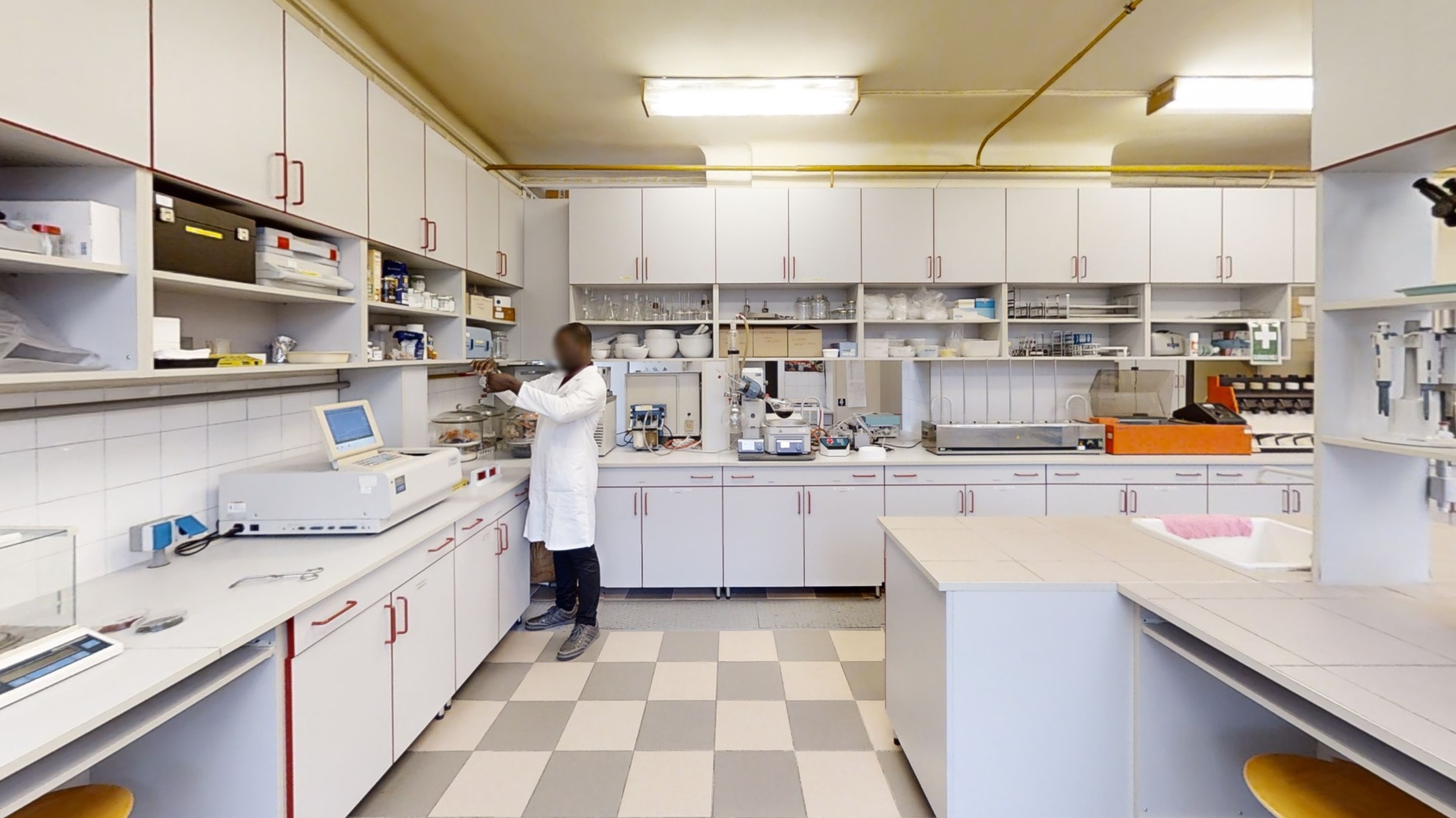 Laboratórium — bejárható dokumentáció Matterport túrával